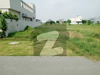 ڈی ایچ اے فیز 7 - بلاک یو فیز 7,ڈیفنس (ڈی ایچ اے),لاہور میں 1 کنال رہائشی پلاٹ 3.5 کروڑ میں برائے فروخت۔