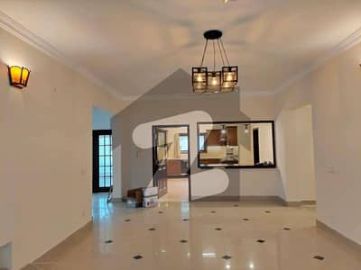 ایف ۔ 11 اسلام آباد میں 3 کمروں کا 1 کنال بالائی پورشن 2.3 لاکھ میں کرایہ پر دستیاب ہے۔