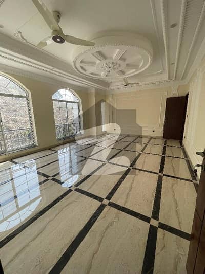 ڈی ایچ اے ڈیفینس فیز 2 ڈی ایچ اے ڈیفینس,اسلام آباد میں 6 کمروں کا 1 کنال مکان 4.0 لاکھ میں کرایہ پر دستیاب ہے۔