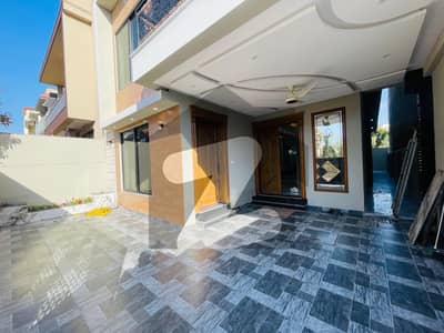 بحریہ ٹاؤن فیز 5 بحریہ ٹاؤن راولپنڈی,راولپنڈی میں 5 کمروں کا 10 مرلہ مکان 5.95 کروڑ میں برائے فروخت۔ بحریہ ٹاؤن فیز 5 بحریہ ٹاؤن راولپنڈی,راولپنڈی میں 5 کمروں کا 10 مرلہ مکان 5.95 کروڑ میں برائے فروخت۔