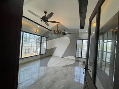 ڈی ایچ اے ڈیفینس فیز 2 ڈی ایچ اے ڈیفینس,اسلام آباد میں 3 کمروں کا 1 کنال بالائی پورشن 80.0 ہزار میں کرایہ پر دستیاب ہے۔