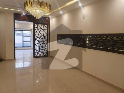 بحریہ ٹاؤن فیز 7 بحریہ ٹاؤن راولپنڈی,راولپنڈی میں 5 کمروں کا 10 مرلہ مکان 4.25 کروڑ میں برائے فروخت۔ بحریہ ٹاؤن فیز 7 بحریہ ٹاؤن راولپنڈی,راولپنڈی میں 5 کمروں کا 10 مرلہ مکان 4.25 کروڑ میں برائے فروخت۔