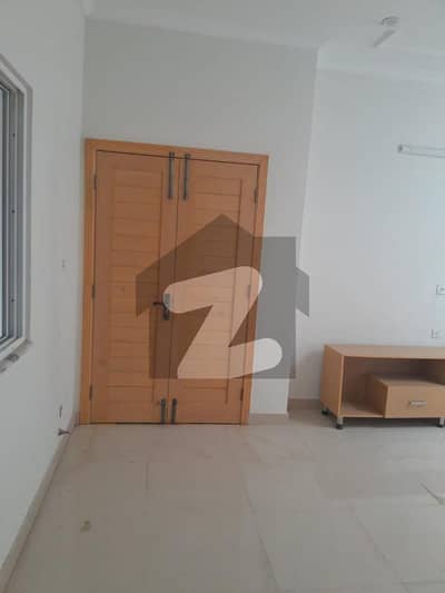 بحریہ انکلیو - سیکٹر سی 2 بحریہ انکلیو,بحریہ ٹاؤن,اسلام آباد میں 3 کمروں کا 10 مرلہ بالائی پورشن 85.0 ہزار میں کرایہ پر دستیاب ہے۔