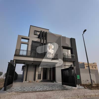 بحریہ ٹاؤن ۔ سیکٹر ایف بحریہ ٹاؤن,لاہور میں 5 کمروں کا 10 مرلہ مکان 2.45 کروڑ میں برائے فروخت۔