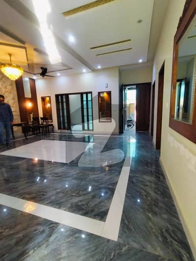 یو ای ٹی ہاؤسنگ سوسائٹی لاہور میں 2 کمروں کا 10 مرلہ زیریں پورشن 60.0 ہزار میں کرایہ پر دستیاب ہے۔