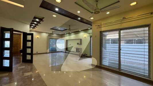 ڈی ایچ اے فیز 4 - بلاک ڈبل سی فیز 4,ڈیفنس (ڈی ایچ اے),لاہور میں 3 کمروں کا 1 کنال زیریں پورشن 1.5 لاکھ میں کرایہ پر دستیاب ہے۔