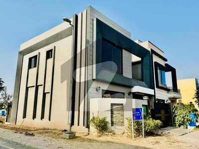 بحریہ آرچرڈ لاہور میں 3 کمروں کا 5 مرلہ مکان 1.8 کروڑ میں برائے فروخت۔