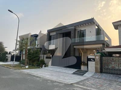 ڈی ایچ اے فیز 6 ڈیفنس (ڈی ایچ اے),لاہور میں 5 کمروں کا 1 کنال مکان 13.5 کروڑ میں برائے فروخت۔