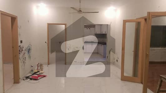 کلفٹن ۔ بلاک 4 کلفٹن,کراچی میں 3 کمروں کا 9 مرلہ فلیٹ 1.1 لاکھ میں کرایہ پر دستیاب ہے۔