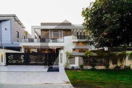 1 KANAL WELL MAINTAINED MODERN BUNGALOW FOR SALE PHASE 5