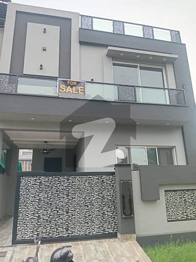 ڈی ایچ اے 9 ٹاؤن ۔ بلاک اے ڈی ایچ اے 9 ٹاؤن,ڈیفنس (ڈی ایچ اے),لاہور میں 3 کمروں کا 5 مرلہ مکان 2.7 کروڑ میں برائے فروخت۔