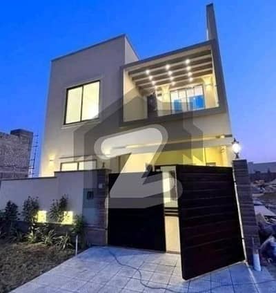 بحریہ ٹاؤن - پریسنٹ 12 بحریہ ٹاؤن کراچی,کراچی میں 4 کمروں کا 5 مرلہ مکان 1.25 کروڑ میں برائے فروخت۔