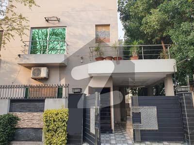 1 KANAL UPPER PORTION AVAILABLE FOR RENT IN DHA PHASE 6