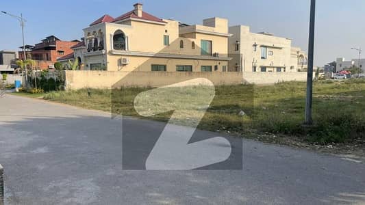 ڈی ایچ اے فیز 7 - بلاک کیو فیز 7,ڈیفنس (ڈی ایچ اے),لاہور میں 1 کنال رہائشی پلاٹ 2.5 کروڑ میں برائے فروخت۔