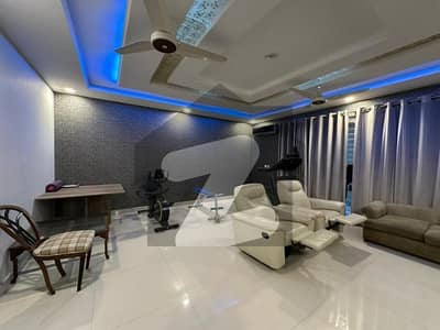 ڈی ایچ اے فیز 6 - بلاک سی فیز 6,ڈیفنس (ڈی ایچ اے),لاہور میں 6 کمروں کا 1 کنال مکان 9.5 کروڑ میں برائے فروخت۔