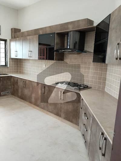 عسکری 11 عسکری,لاہور میں 3 کمروں کا 10 مرلہ فلیٹ 3.75 کروڑ میں برائے فروخت۔