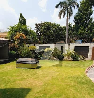 F-7 2 Islamabad Very Prime Location Beautiful Street F-7 2 Islamabad Very Prime Location Beautiful Street