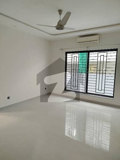 ڈی ایچ اے ڈیفینس فیز 2 ڈی ایچ اے ڈیفینس,اسلام آباد میں 3 کمروں کا 1 کنال بالائی پورشن 90.0 ہزار میں کرایہ پر دستیاب ہے۔