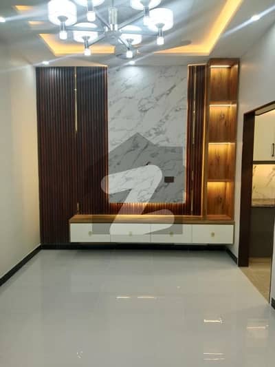 ڈی ایچ اے فیز 7 ڈی ایچ اے ڈیفینس,کراچی میں 2 کمروں کا 5 مرلہ فلیٹ 1.85 کروڑ میں برائے فروخت۔