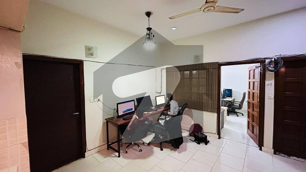 پی ای سی ایچ ایس بلاک 3 پی ای سی ایچ ایس,جمشید ٹاؤن,کراچی میں 4 کمروں کا 8 مرلہ مکان 1.65 لاکھ میں کرایہ پر دستیاب ہے۔ پی ای سی ایچ ایس بلاک 3 پی ای سی ایچ ایس,جمشید ٹاؤن,کراچی میں 4 کمروں کا 8 مرلہ مکان 1.65 لاکھ میں کرایہ پر دستیاب ہے۔