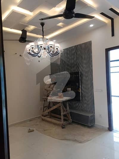 فارمانئیٹس ہاؤسنگ سکیم لاہور میں 2 کمروں کا 4 مرلہ فلیٹ 35.0 ہزار میں کرایہ پر دستیاب ہے۔