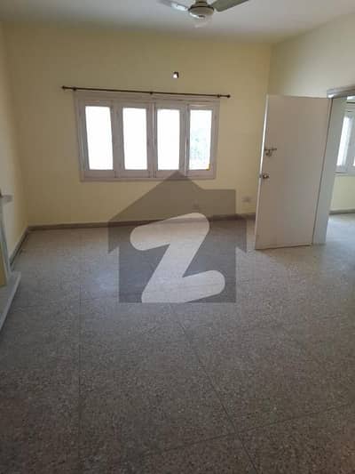 Full House 3 Bed DD LOUNGE Front Back Lush Green Lawn Available For Rent