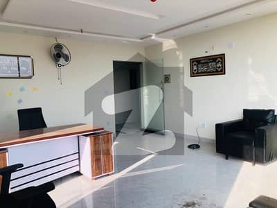 بحریہ ٹاؤن فیز 8 بحریہ ٹاؤن راولپنڈی,راولپنڈی میں 5 کمروں کا 1 مرلہ دفتر 50.0 ہزار میں کرایہ پر دستیاب ہے۔