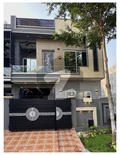 لیک سٹی رائیونڈ روڈ,لاہور میں 4 کمروں کا 5 مرلہ مکان 2.44 کروڑ میں برائے فروخت۔