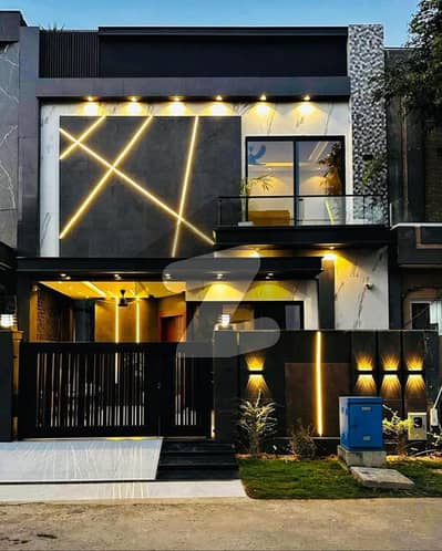 5 MARLA MODERN HOUSE FOR SALE IN DHA 9 TOWN.