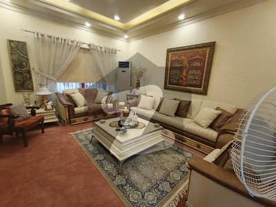 کلفٹن ۔ بلاک 9 کلفٹن,کراچی میں 4 کمروں کا 11 مرلہ مکان 11.5 کروڑ میں برائے فروخت۔