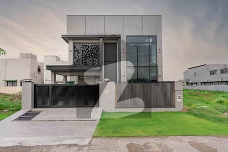 Modern Design 10 Marla Top Class Luxurious House