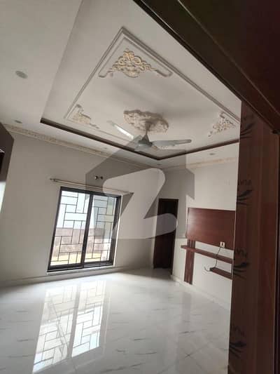 10 Marla House for Sale prime locatio