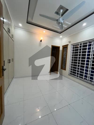 جی ۔ 13 اسلام آباد میں 4 کمروں کا 4 مرلہ مکان 4.1 کروڑ میں برائے فروخت۔