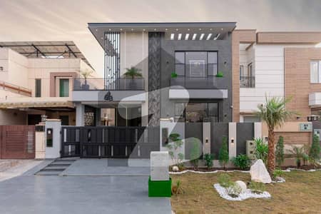 ڈی ایچ اے فیز 5 ڈیفنس (ڈی ایچ اے),لاہور میں 5 کمروں کا 10 مرلہ مکان 8.95 کروڑ میں برائے فروخت۔