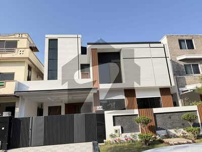 ڈی ایچ اے ڈیفینس فیز 2 ڈی ایچ اے ڈیفینس,اسلام آباد میں 5 کمروں کا 10 مرلہ مکان 7.75 کروڑ میں برائے فروخت۔ ڈی ایچ اے ڈیفینس فیز 2 ڈی ایچ اے ڈیفینس,اسلام آباد میں 5 کمروں کا 10 مرلہ مکان 7.75 کروڑ میں برائے فروخت۔