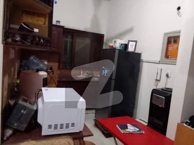 ڈی ایچ اے فیز 7 ایکسٹینشن ڈی ایچ اے ڈیفینس,کراچی میں 4 کمروں کا 4 مرلہ مکان 4.5 کروڑ میں برائے فروخت۔