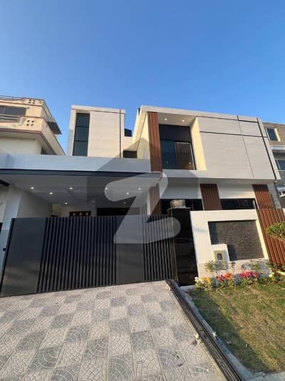 ڈی ایچ اے فیز2 - سیکٹرجے کمرشل ایریا ڈی ایچ اے ڈیفینس فیز 2,ڈی ایچ اے ڈیفینس,اسلام آباد میں 5 کمروں کا 10 مرلہ مکان 7.6 کروڑ میں برائے فروخت۔ ڈی ایچ اے فیز2 - سیکٹرجے کمرشل ایریا ڈی ایچ اے ڈیفینس فیز 2,ڈی ایچ اے ڈیفینس,اسلام آباد میں 5 کمروں کا 10 مرلہ مکان 7.6 کروڑ میں برائے فروخت۔