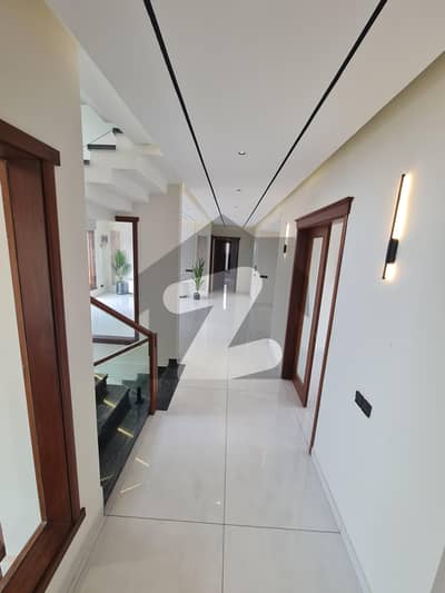 ڈی ایچ اے فیز 8 - زون اے ڈی ایچ اے فیز 8,ڈی ایچ اے ڈیفینس,کراچی میں 6 کمروں کا 1 کنال مکان 8.0 لاکھ میں کرایہ پر دستیاب ہے۔