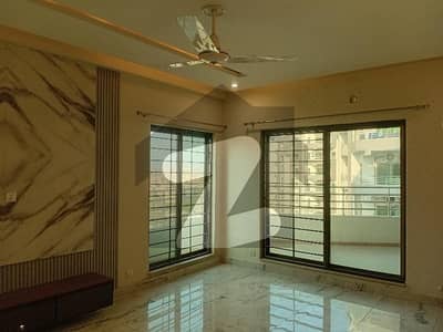 10 Marla 3 Bedrooms Flat For Rent.