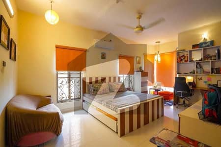 گلبرگ لاہور میں 6 کمروں کا 2 کنال مکان 8.0 لاکھ میں کرایہ پر دستیاب ہے۔