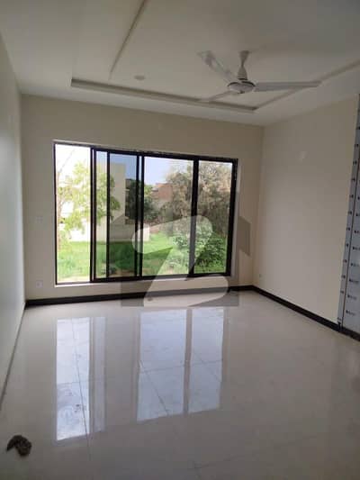 ڈی ایچ اے فیز 2 - سیکٹر بی ڈی ایچ اے ڈیفینس فیز 2,ڈی ایچ اے ڈیفینس,اسلام آباد میں 3 کمروں کا 1 کنال بالائی پورشن 1.4 لاکھ میں کرایہ پر دستیاب ہے۔