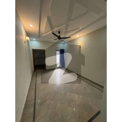 جوڈیشل کالونی لاہور میں 4 کمروں کا 14 مرلہ بالائی پورشن 75.0 ہزار میں کرایہ پر دستیاب ہے۔