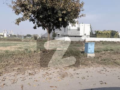 1 Kanal Plot No. 851 Block S, DHA Phase 8