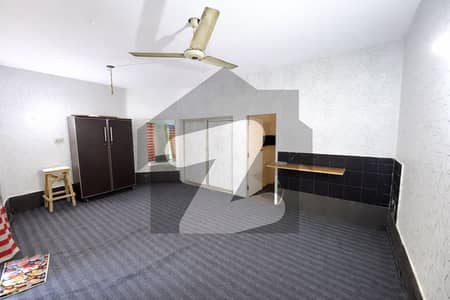 جوہر ٹاؤن فیز 2 جوہر ٹاؤن,لاہور میں 2 مرلہ Studio فلیٹ 28.0 ہزار میں کرایہ پر دستیاب ہے۔