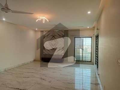 10 Marla 3 Bedrooms Flat For Rent