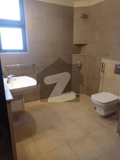 سلوراوکس اپارٹمنٹ ایف ۔ 10,اسلام آباد میں 3 کمروں کا 11 مرلہ فلیٹ 2.75 لاکھ میں کرایہ پر دستیاب ہے۔