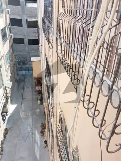 کلفٹن ۔ بلاک 3 کلفٹن,کراچی میں 2 کمروں کا 6 مرلہ فلیٹ 2.3 کروڑ میں برائے فروخت۔