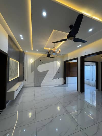 10 MARLA BRAND NEW LUXURY HOUSE FOR SALE