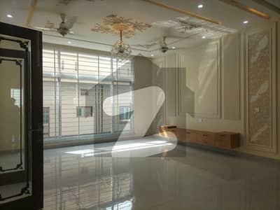 ڈی ایچ اے ڈیفینس فیز 2 ڈی ایچ اے ڈیفینس,اسلام آباد میں 5 کمروں کا 10 مرلہ مکان 1.4 لاکھ میں کرایہ پر دستیاب ہے۔