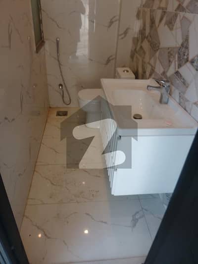 ڈی ایچ اے فیز 6 - مین بلیوارڈ ڈی ایچ اے فیز 6,ڈیفنس (ڈی ایچ اے),لاہور میں 3 کمروں کا 9 مرلہ عمارت 1.5 لاکھ میں کرایہ پر دستیاب ہے۔ ڈی ایچ اے فیز 6 - مین بلیوارڈ ڈی ایچ اے فیز 6,ڈیفنس (ڈی ایچ اے),لاہور میں 3 کمروں کا 9 مرلہ عمارت 1.5 لاکھ میں کرایہ پر دستیاب ہے۔